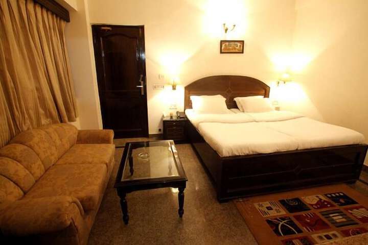 Room 11 of 28