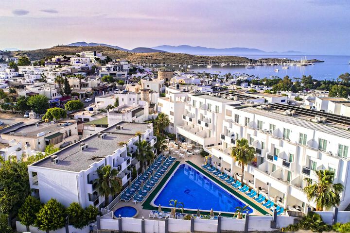 Shark Club Hotel