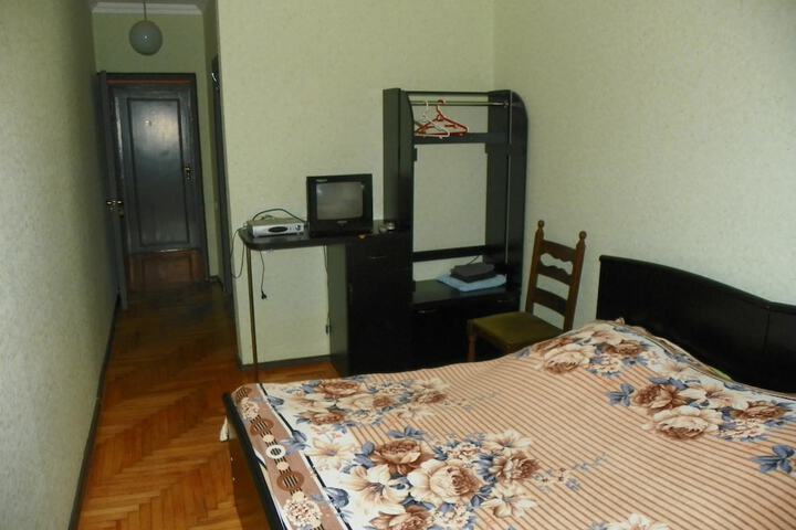 Room 8 of 25