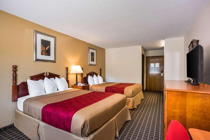 1 Queen Bed (1 of 14)