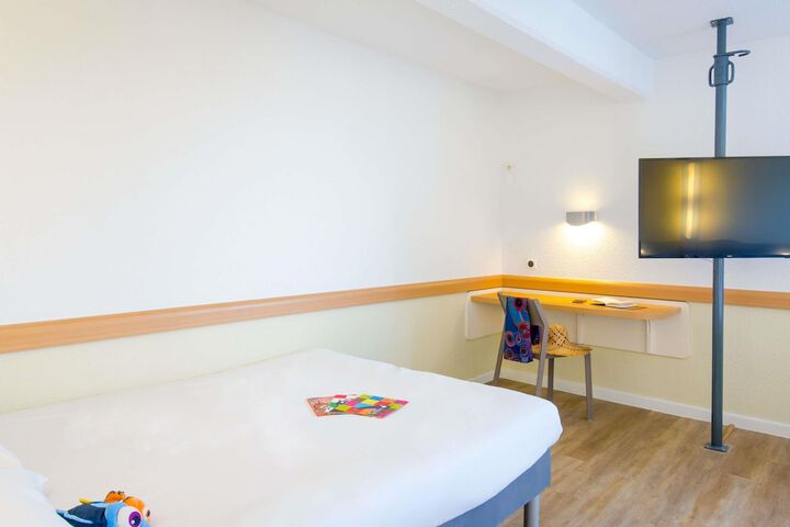 Room 18 of 118