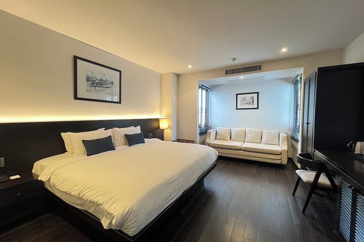 Room 32 of 80