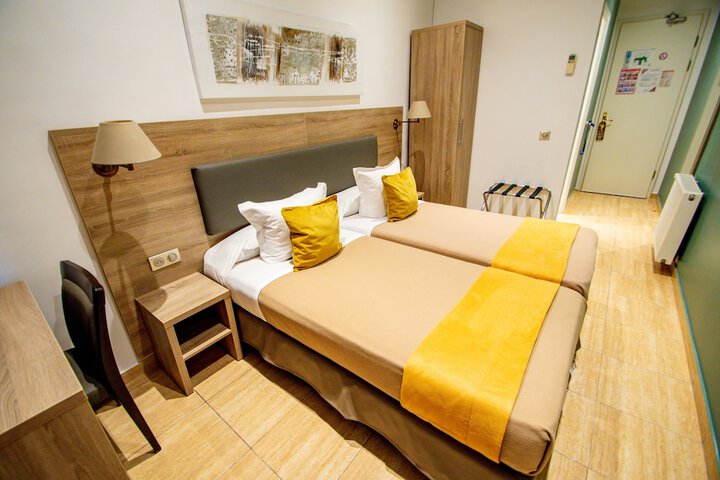 Room 27 of 140