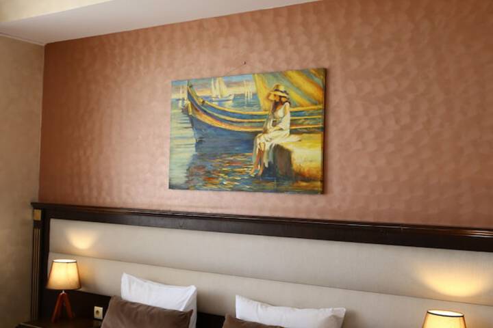 Room 27 of 122