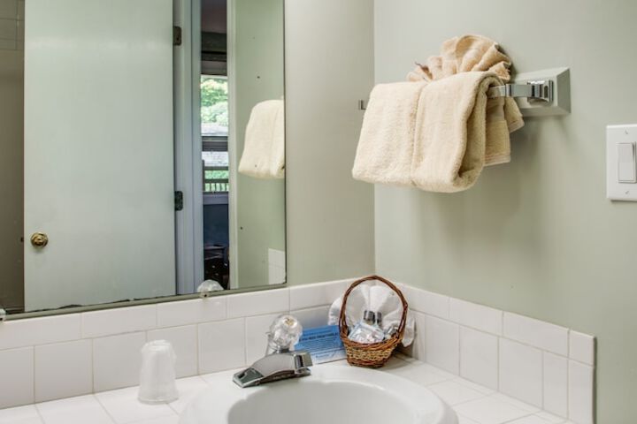 Bathroom sink