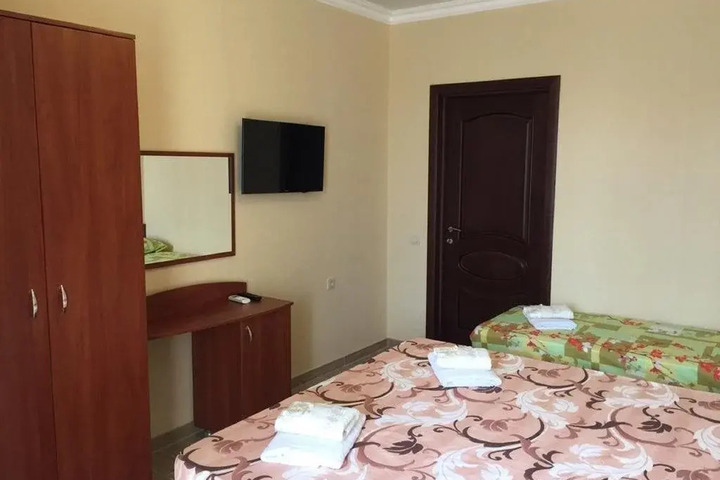 Room 6 of 11