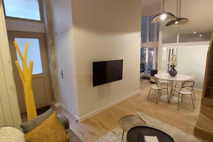 Room 5 of 18