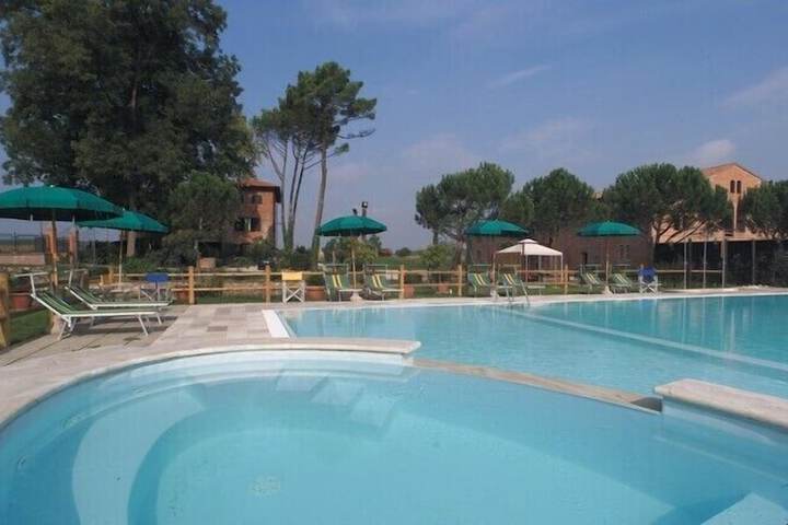 Pool 10 of 35