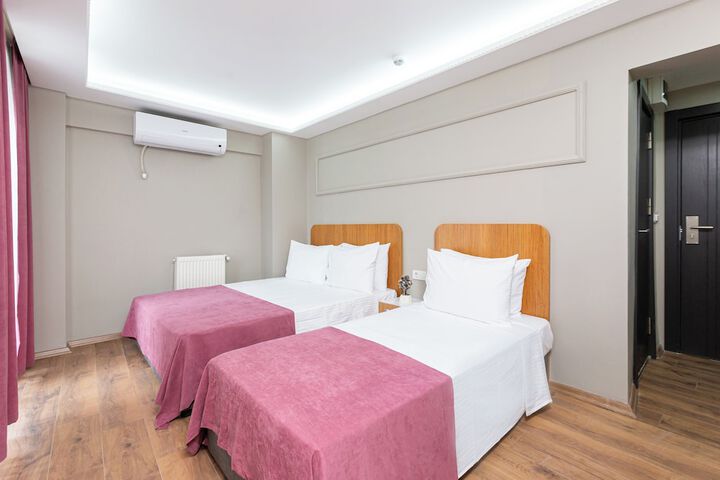 Room 4 of 40