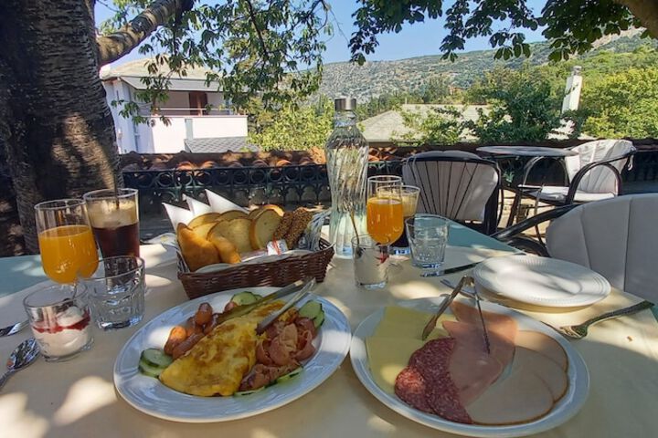 Breakfast/Coffee Service 28 of 46