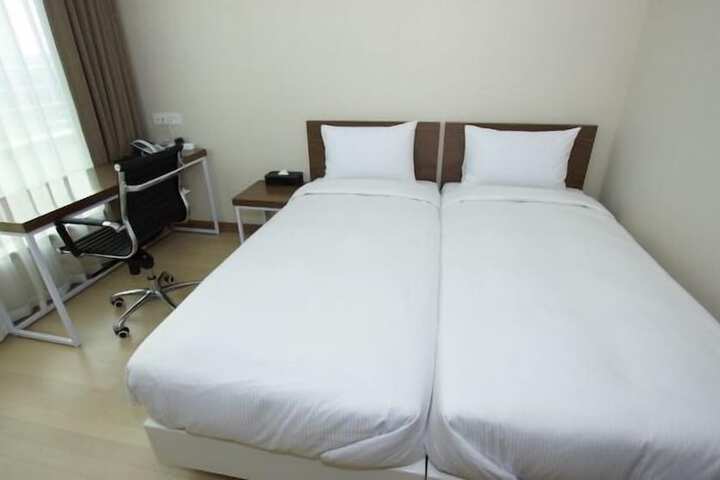 Room 5 of 20