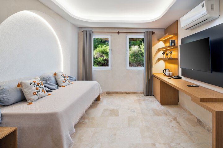 Room 4 of 74