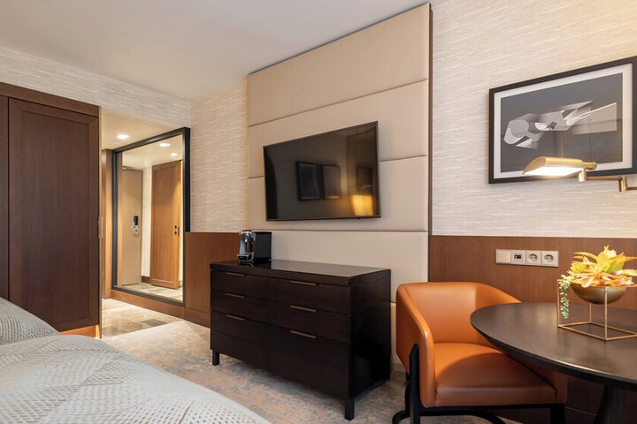 Room 132 of 457