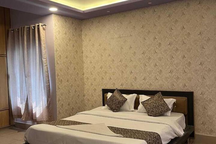 Room 34 of 43
