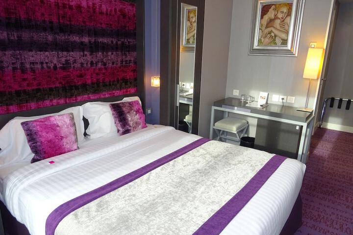 Room 10 of 30