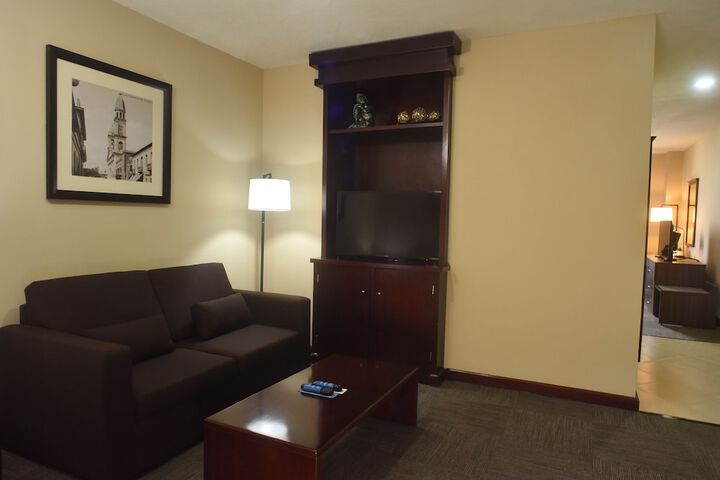 Room 6 of 90