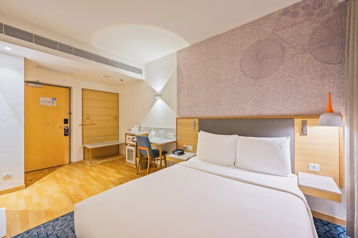 Room 8 of 41