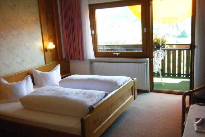 Room 6 of 21