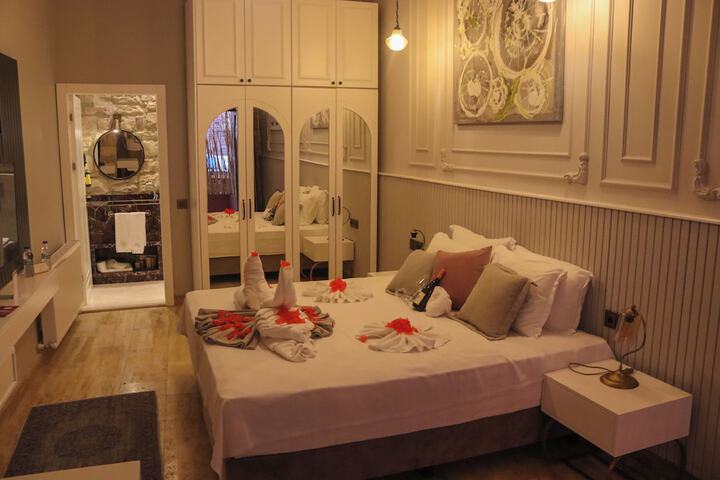 Room 25 of 36