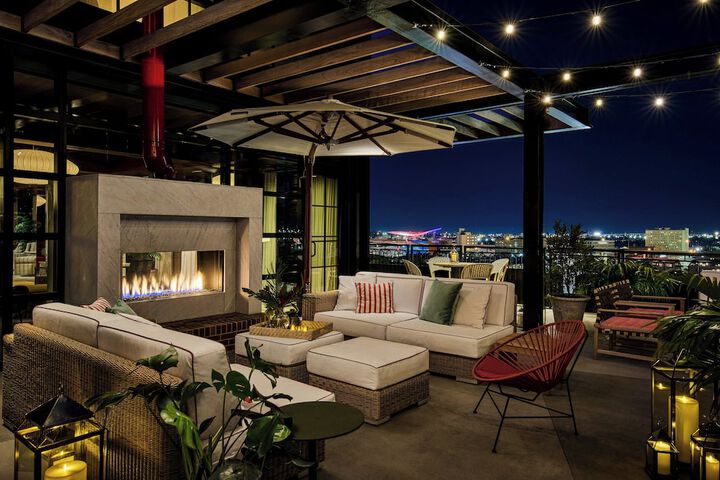 Poolside bar