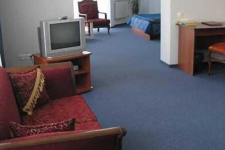 Room 10 of 36