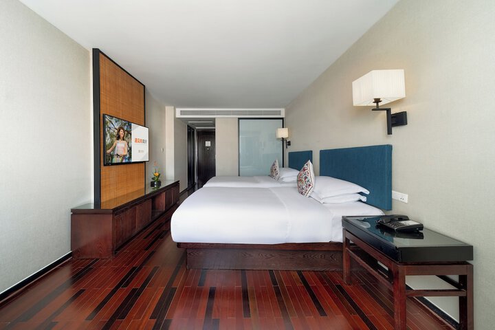 Room 5 of 10