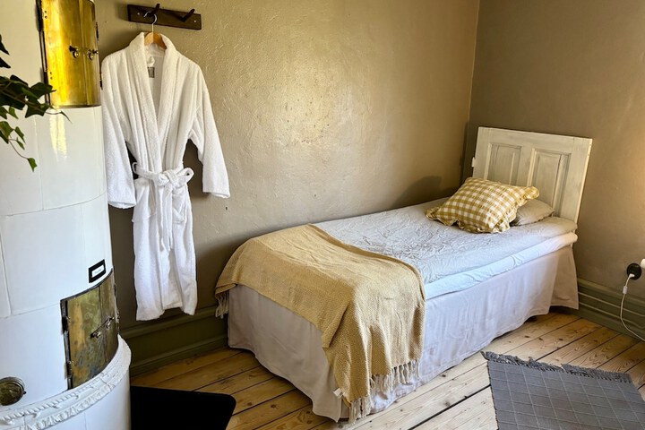 Room 42 of 82