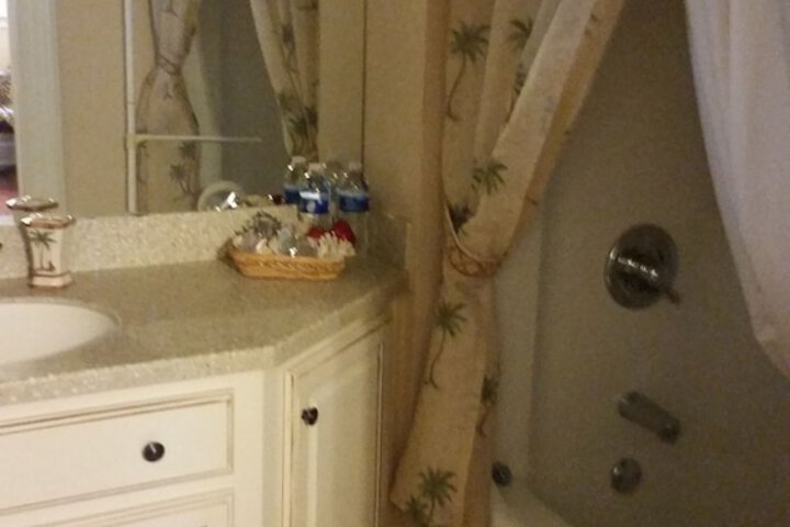 Room 17 of 28