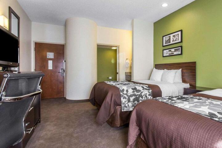 Queen Bed Accessible (4 of 12)