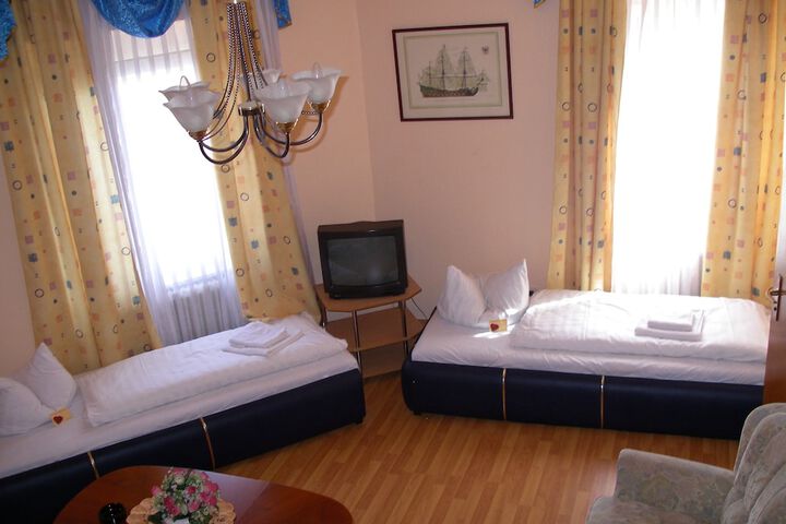 Room 3 of 33