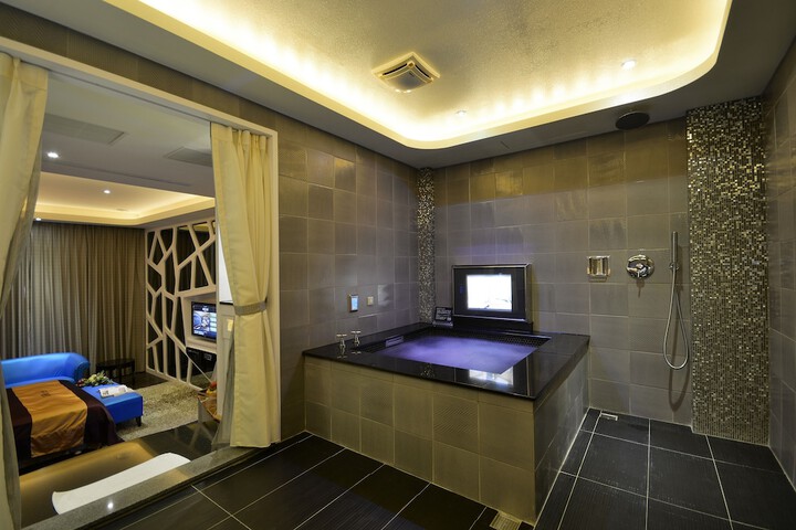 Room 34 of 57