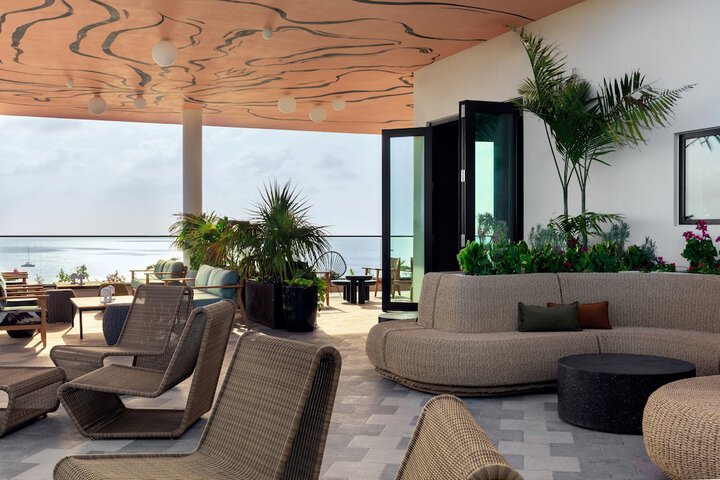Lounge 161 of 206