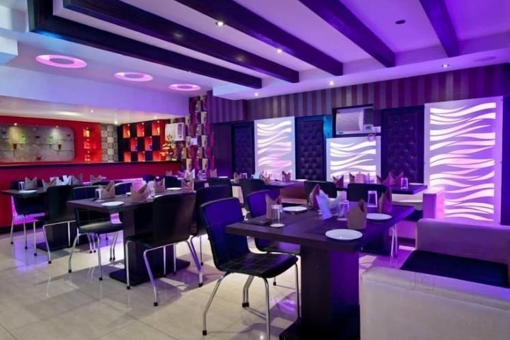 Dining 8 of 11