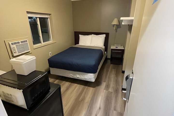 Standard Room, King or Two Doubles (2 of 14)