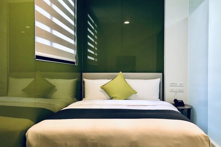 Room 6 of 15