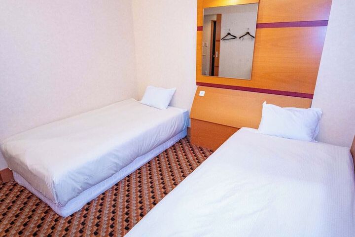 Room 15 of 60