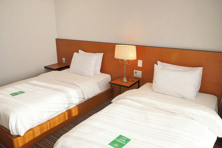 Room 11 of 19
