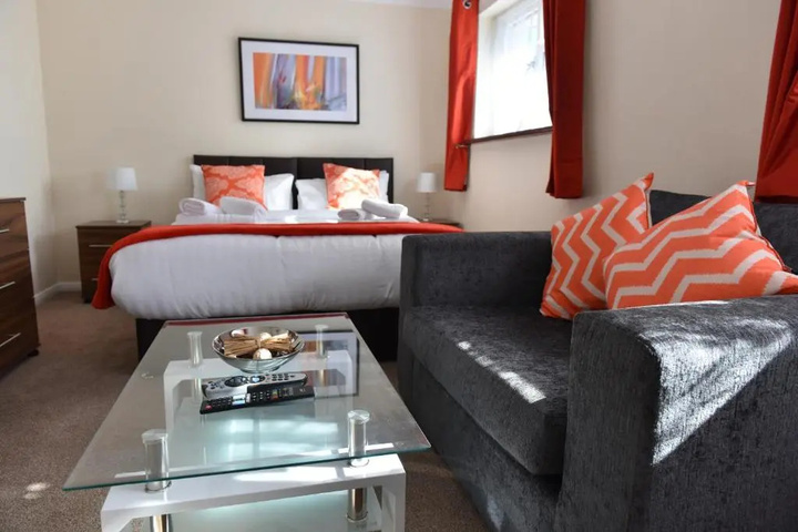 Room 2 of 2