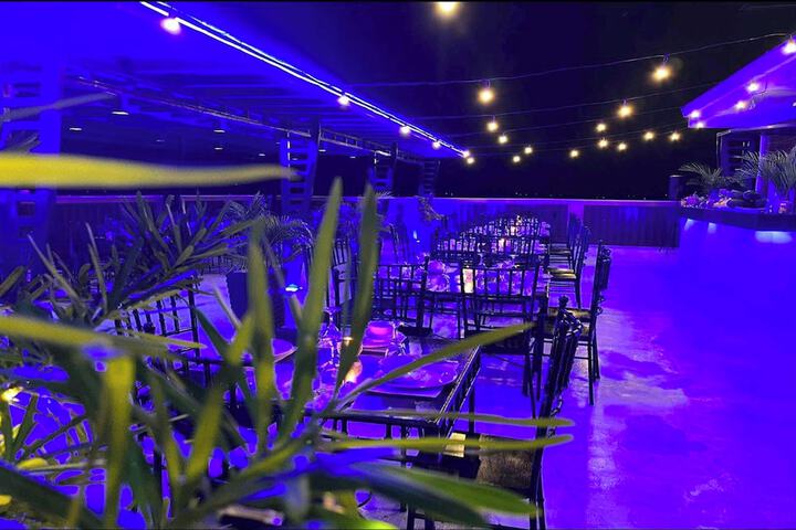 Lobby lounge