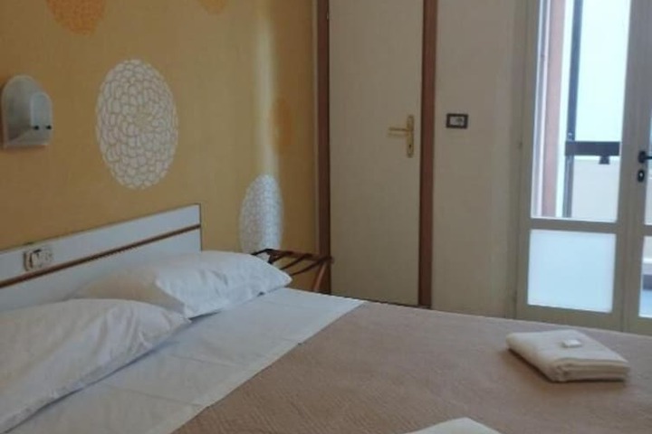 Room 2 of 17
