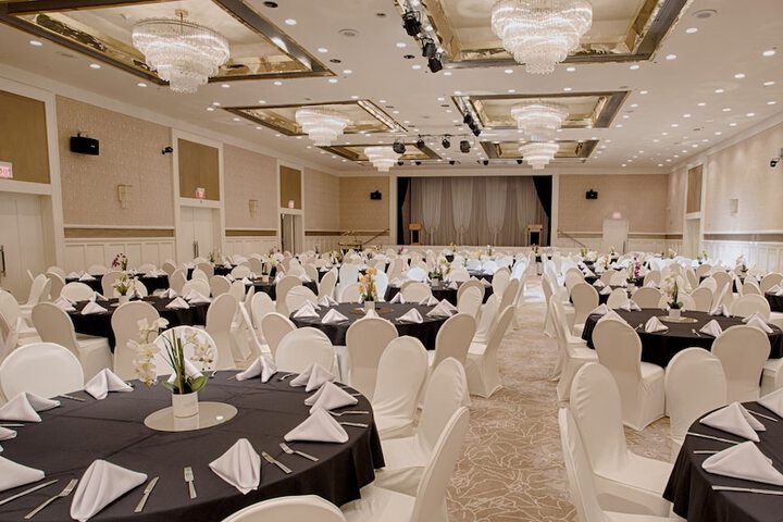 Ballroom/Hall 188 of 226
