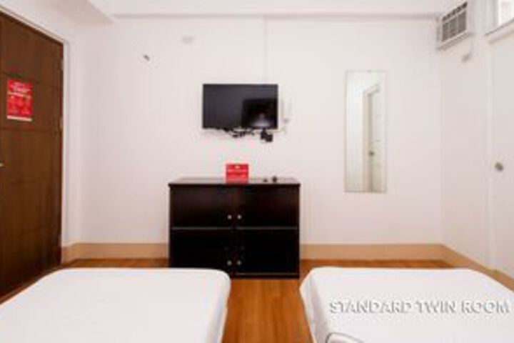 Room 8 of 35