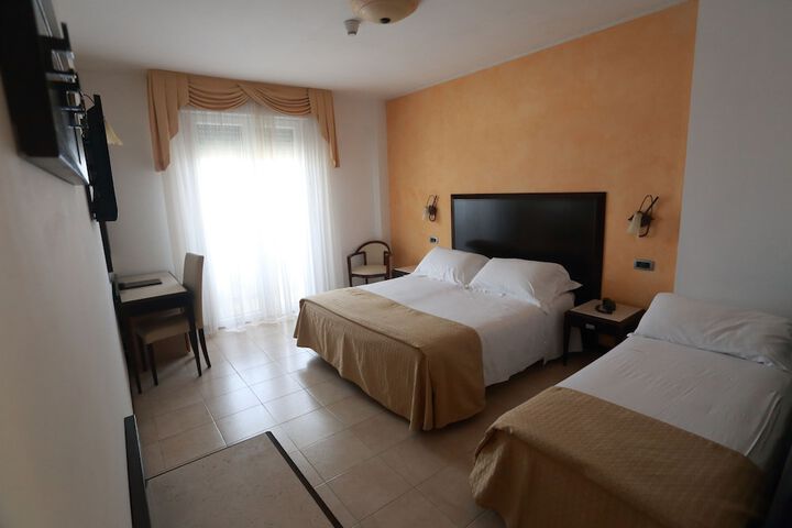 Room 13 of 48