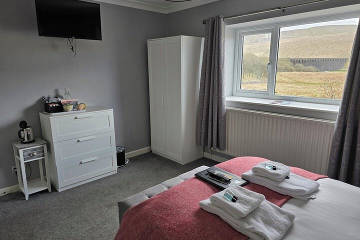 Room 3 of 16