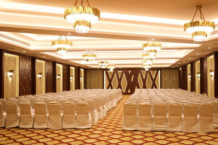 Ballroom/Hall 60 of 74