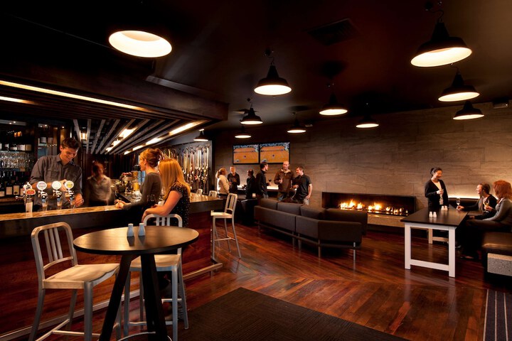 Lounge 29 of 44