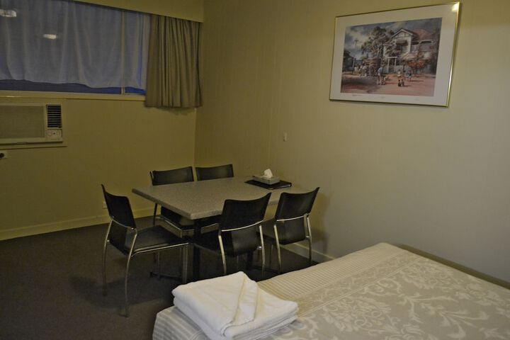 Room 17 of 44