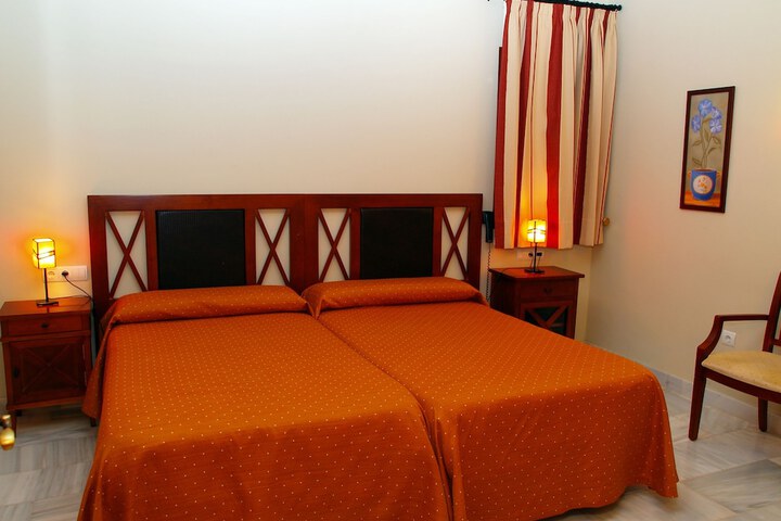 Room 9 of 37