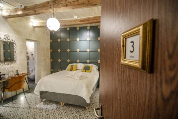 Room 6 of 44