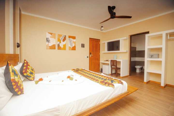 Room 3 of 107
